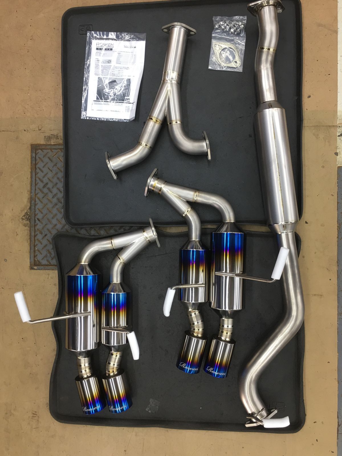 WRX(VAB)にROWENフルチタンマフラー取り付け : Super Autobacs WRX(VAB)にROWENフルチタンマフラー取り付け : Super Autobacs