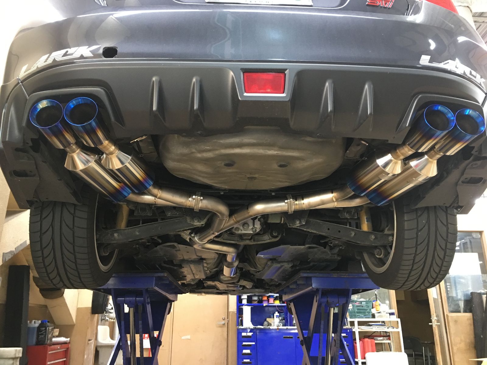 WRX(VAB)にROWENフルチタンマフラー取り付け : Super Autobacs