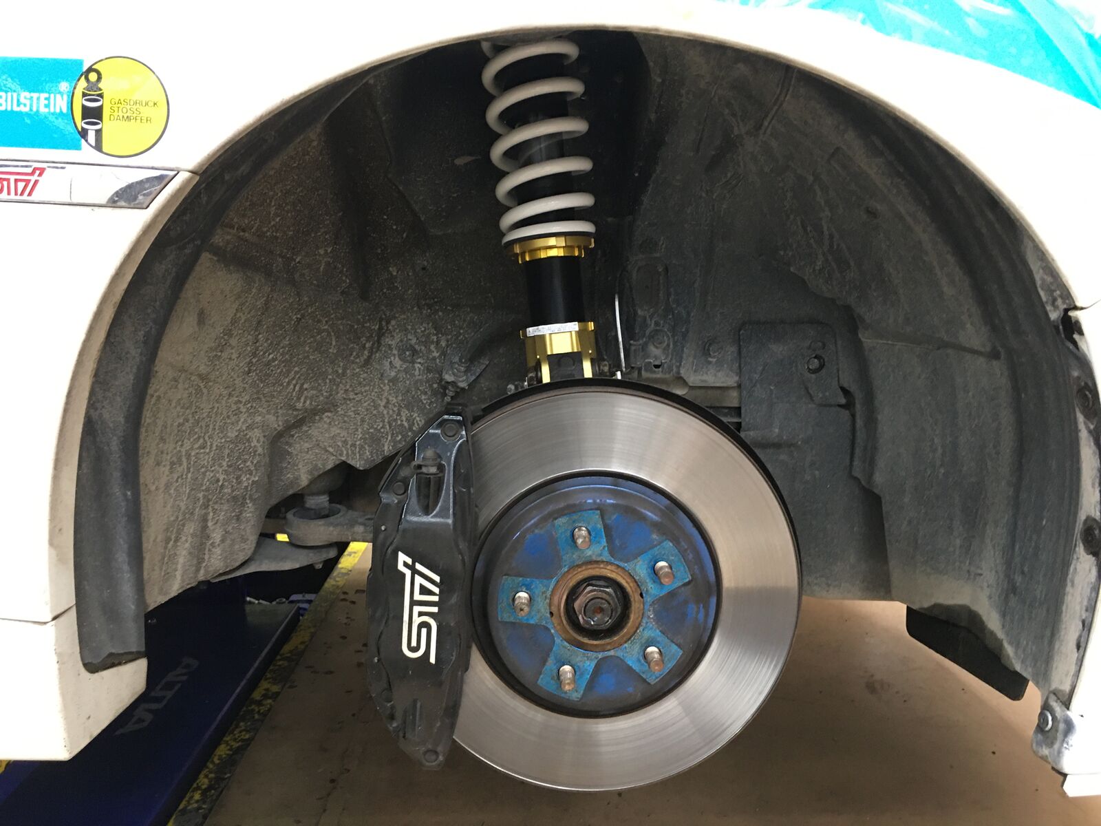 インプレッサgrbにhks車高調取り付け Super Autobacs Sunshine Kobe Tuning Blog