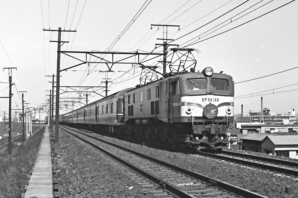 EF58牽引の特急『はくつる』 : 線路は続くよどこまでも