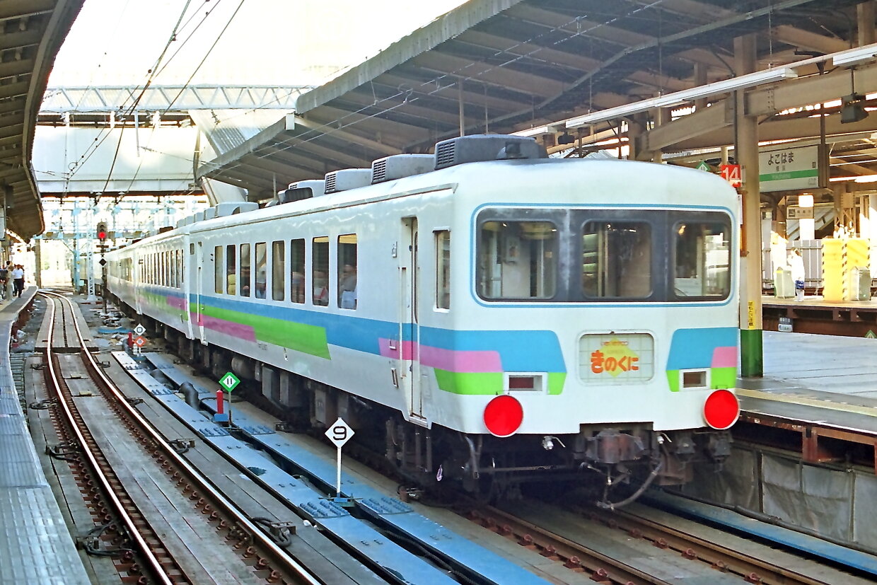 西日本各地のお座敷列車 : 線路は続くよどこまでも