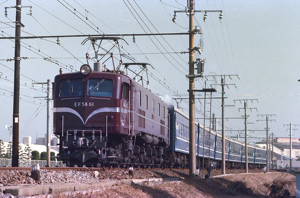 爆買い！ お召専用機関車 EF5861 の回想（6） : 線路は続くよどこまでも 鉄道模型