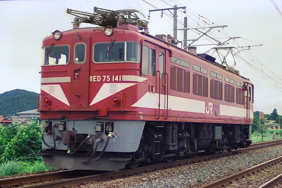 JR 貨物試験塗装の交流機関車 : 線路は続くよどこまでも