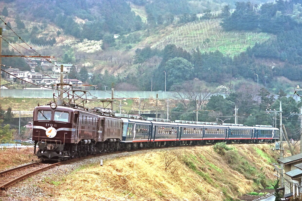 80年代当時物　御座敷客車完成記念 プレート 昭和56年7月 天王寺鉄道管理局 80年代当時物 御座敷客車完成記念 プレート 昭和56年7月 天王寺