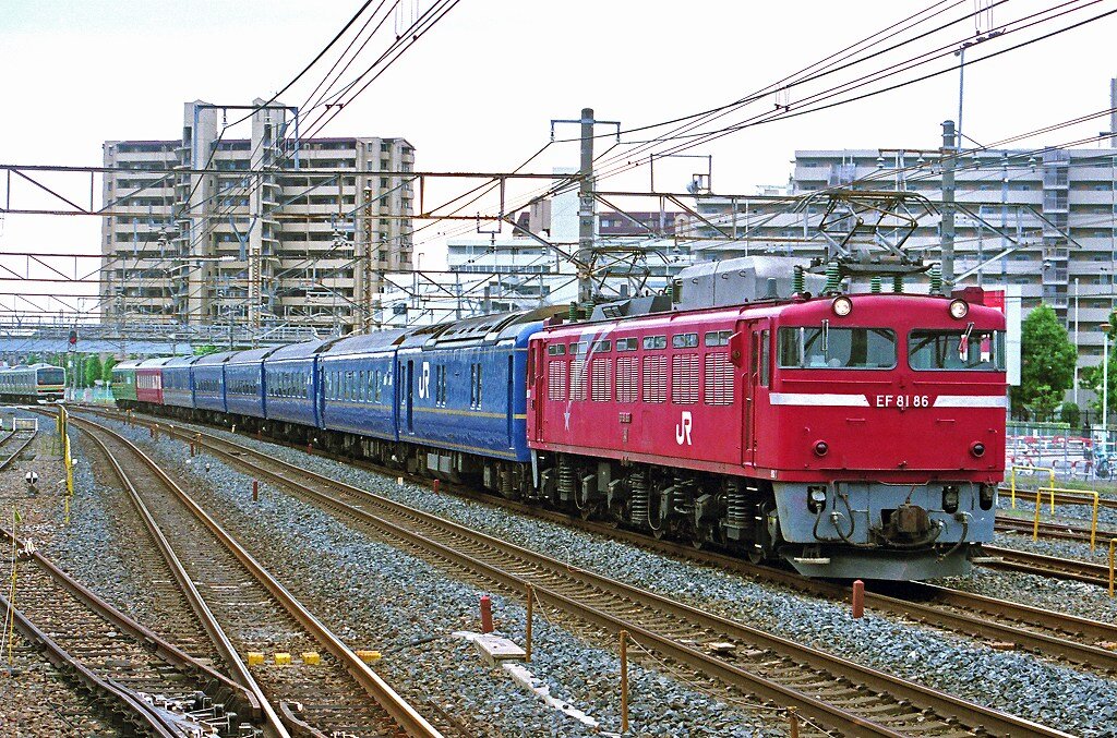 夢空間』が組み込まれた臨時列車（2） : 線路は続くよどこまでも