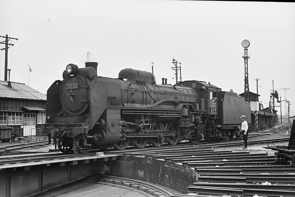 北関東機関区　 在りし日の横浜機関区 : 線路は続くよどこまでも