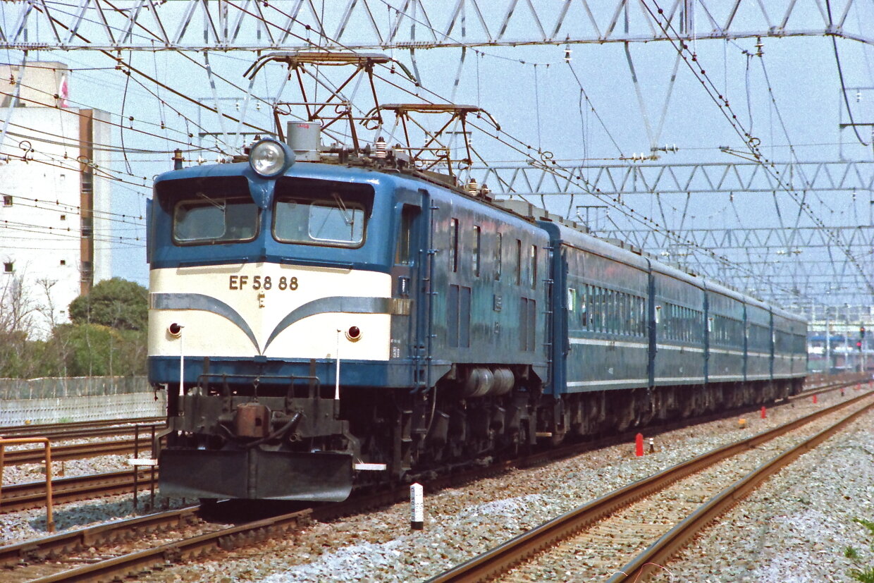 80年代当時物　御座敷客車完成記念 プレート 昭和56年7月 天王寺鉄道管理局 80年代当時物 御座敷客車完成記念 プレート 昭和56年7月 天王寺