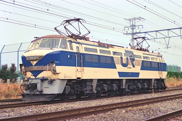 JR貨物の試験塗装機 EF6620 : 線路は続くよどこまでも