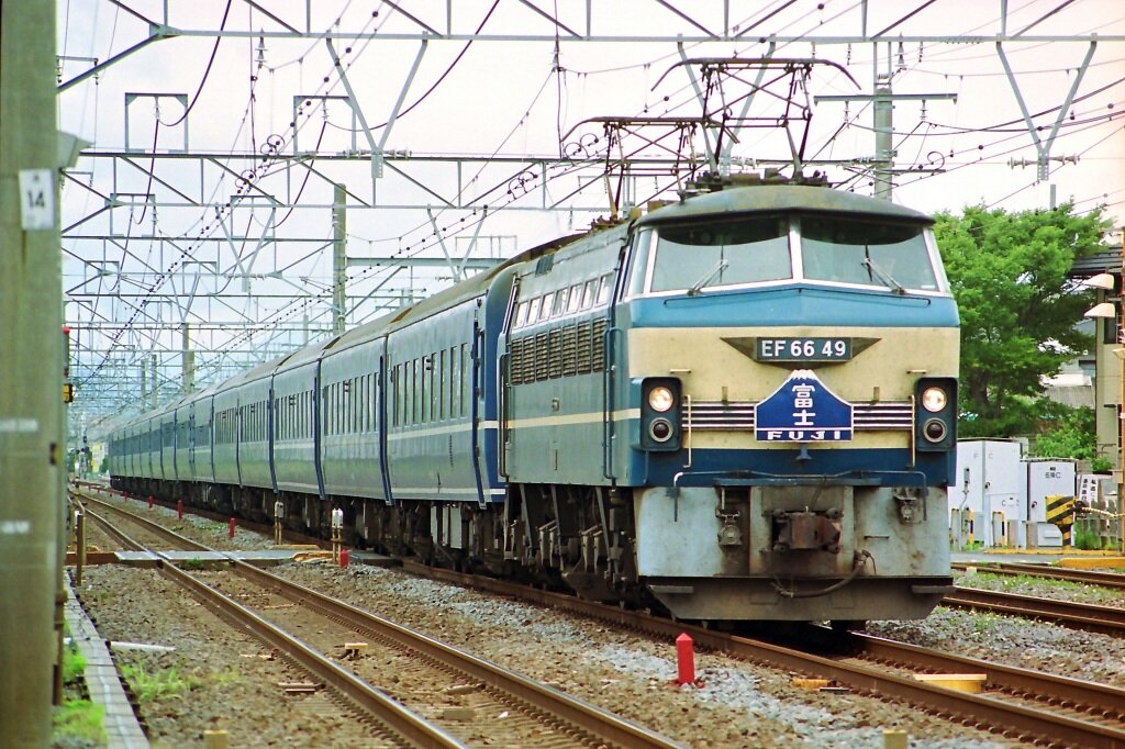 EF66牽引の寝台特急『富士』 : 線路は続くよどこまでも EF66牽引の寝台特急『富士』 : 線路は続くよどこまでも