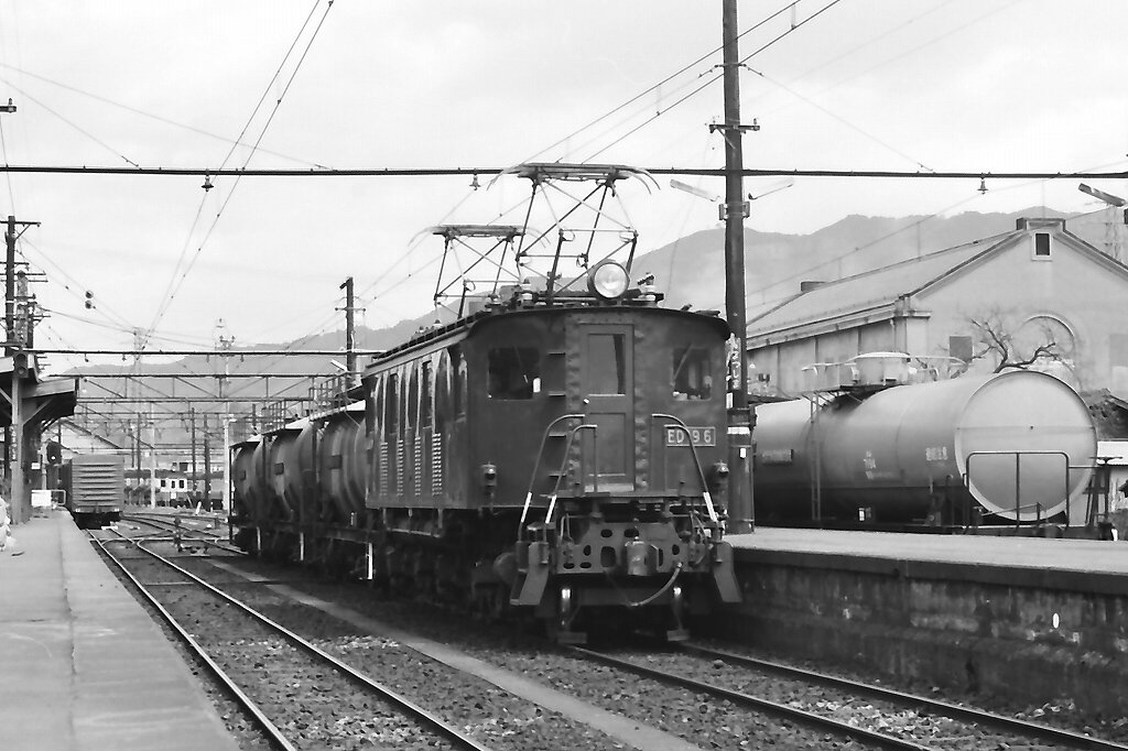 旧型電気機関車 ED19 : 線路は続くよどこまでも