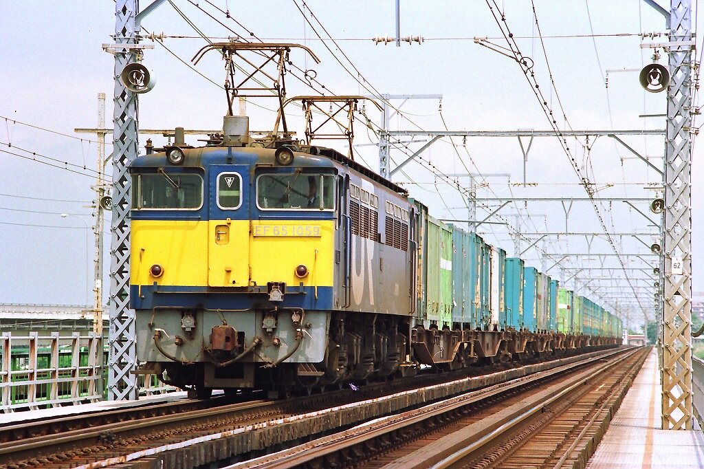 JR貨物の試験塗装機 EF651059 : 線路は続くよどこまでも