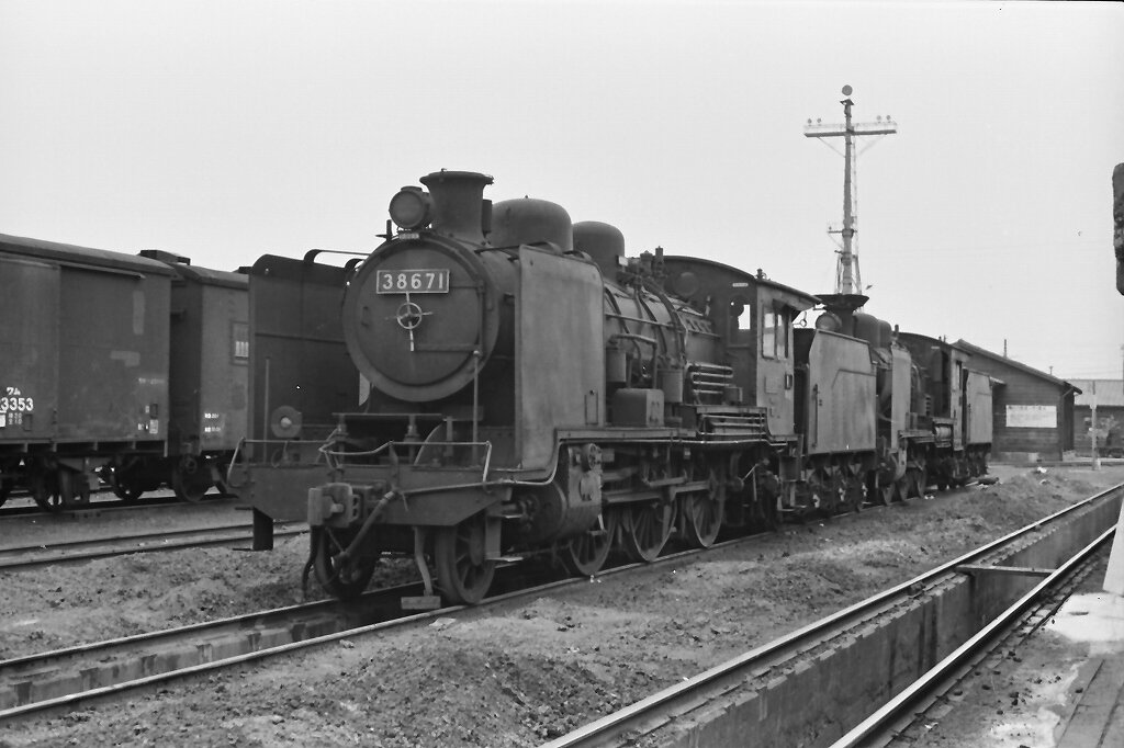 在りし日の横浜機関区 : 線路は続くよどこまでも