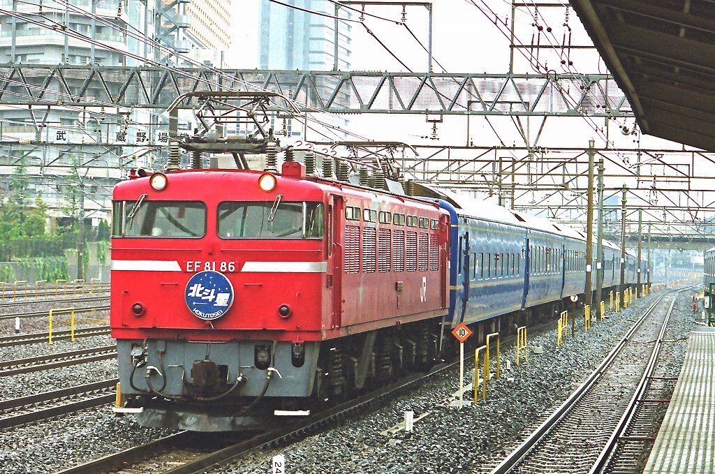 北斗星』を牽引したEF81たち（3） : 線路は続くよどこまでも