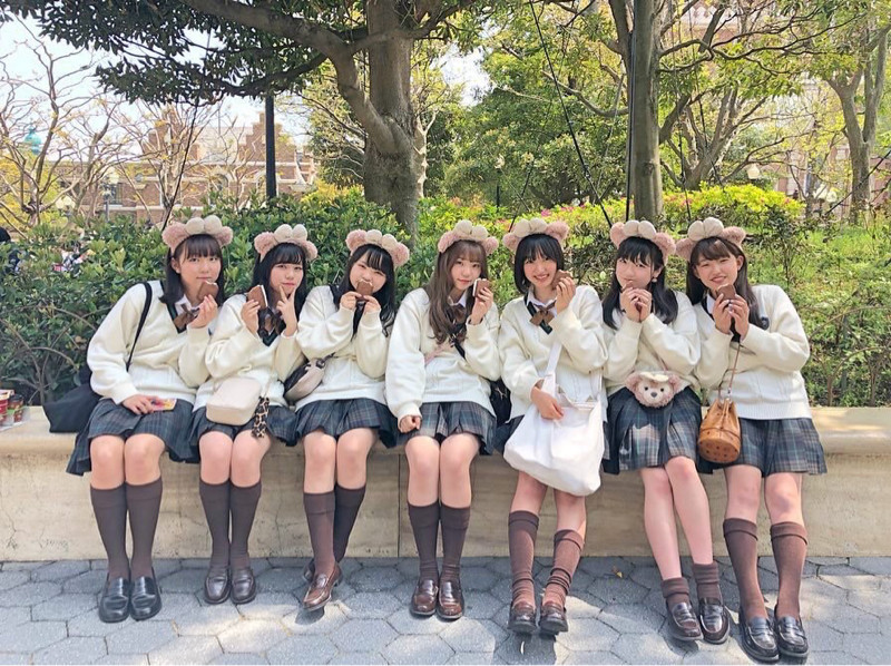 芸能さくらch【画像あり〼】ミニスカ「JK」さんの集合写真←エロロ♡コメントする