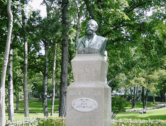 WSClarkStatueHokkaido