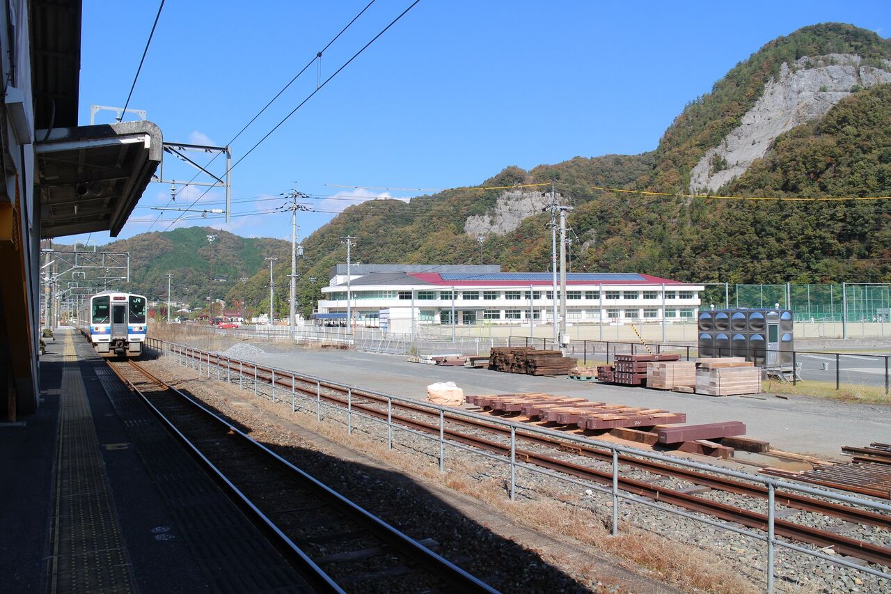 17 11 03 秋の鳥取岡山駅舎旅 07 石蟹駅 まだ 旅の途中