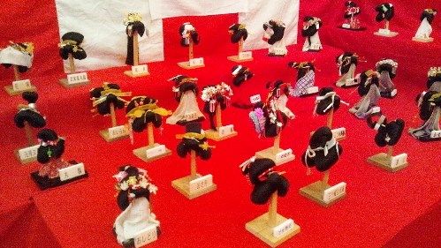 文金高島田の発祥の地・島田市でミニかつら展 : さくら堂