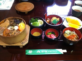 谷川岳ドライブインわっぱ飯