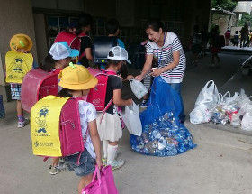 土合小アルミ缶1-2