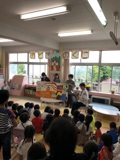 新開小20190601図書ボランティア4