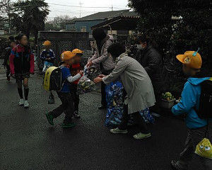 神田小アルミ缶回収3-2