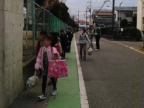 神田小アルミ缶回収1