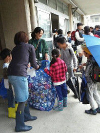 土合小アルミ缶回収1