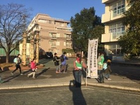 大久保東小20161221アルミ缶回収2