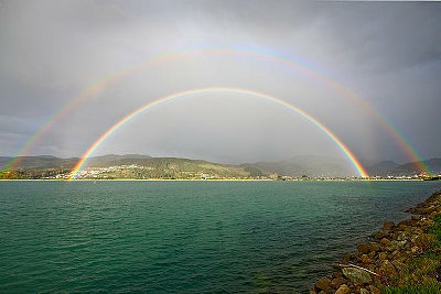 最上川の 上空にして 残れるは いまだうつくしき 虹の断片 名歌鑑賞