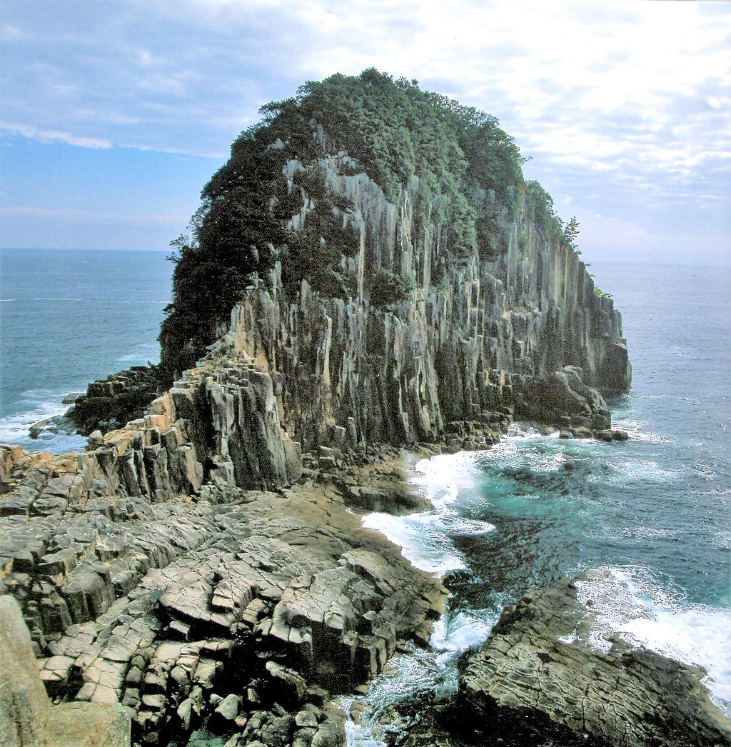 名歌鑑賞:かからむと かねて知りせば 越の海の 荒磯の波も 見せましものを