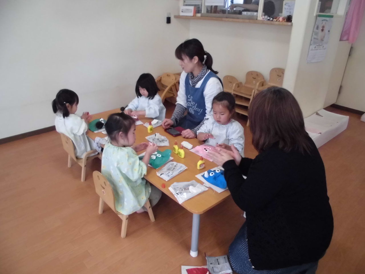 芸術保育で節分の鬼のお面を作りました さくらんぼ保育園ブログ 芸術保育で節分の鬼のお面を作りました さくらんぼ保育園ブログ