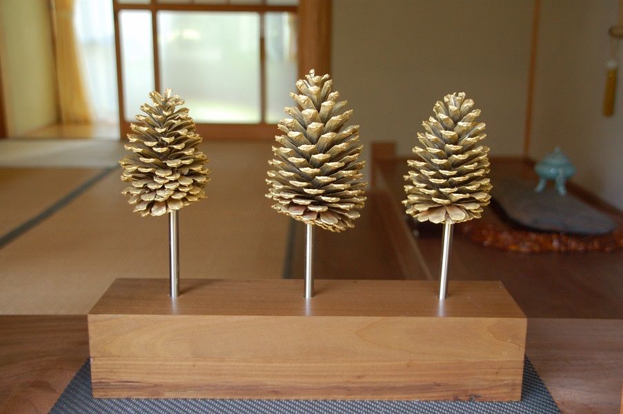 松ぼっくりのオブジェ : 光澤寺日記：宿坊と永代供養とやずブータン村