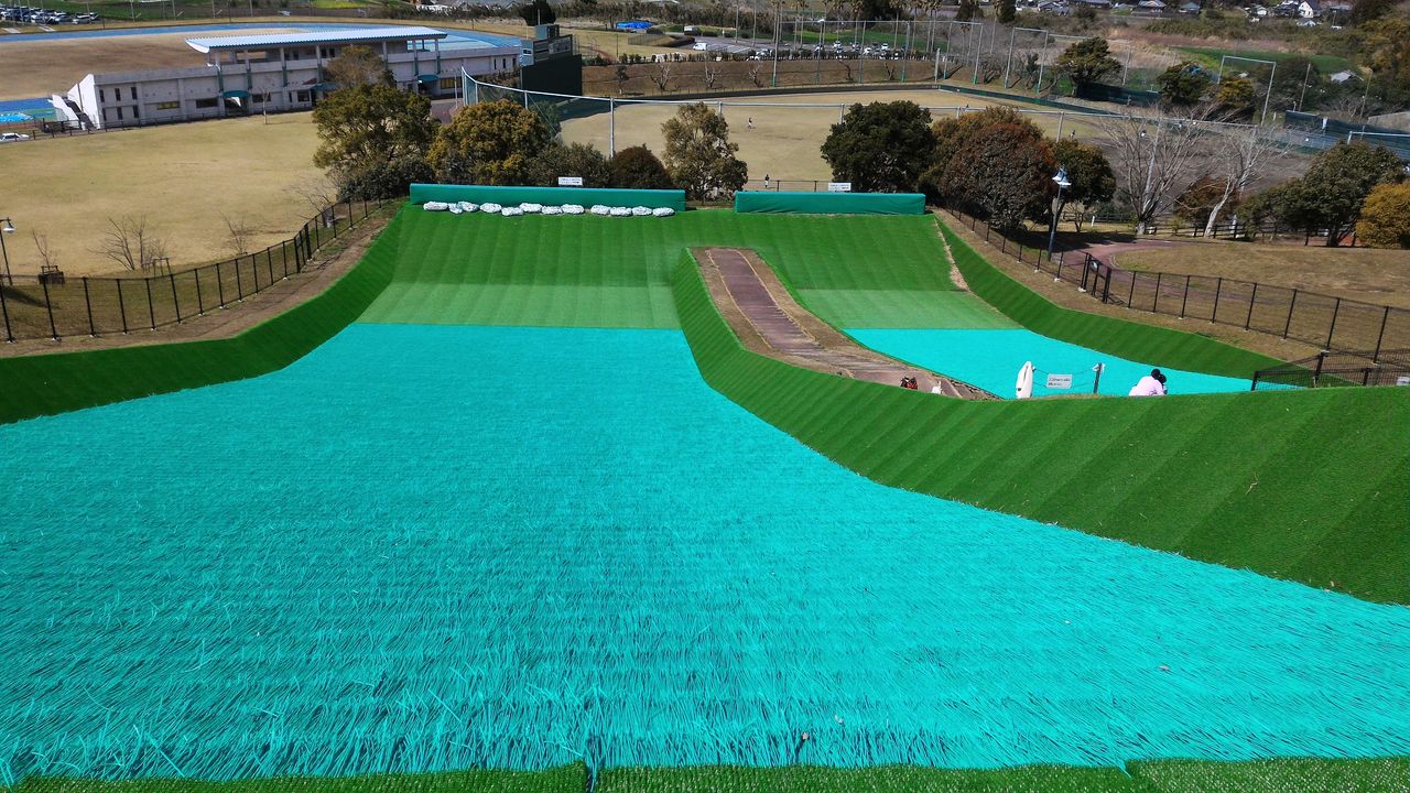 お子様が喜ぶ 無料の草スキー そり がおススメ 宮崎県串間市総合運動公園のご紹介 岡山県津山市の子育て整体院長 津山市の貸切整体院 作楽整体院 公式ブログ 骨盤矯正 猫背矯正