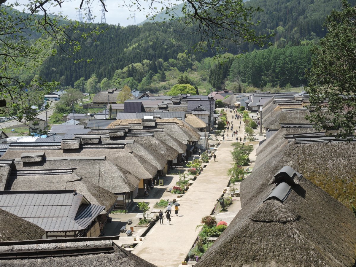 茅葺き屋根の葺き替え 那須の我が家は雲の中 茅葺き屋根の葺き替え 那須の我が家は雲の中