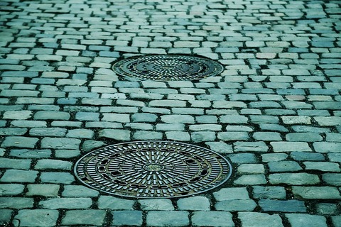 manhole-covers-293578_640