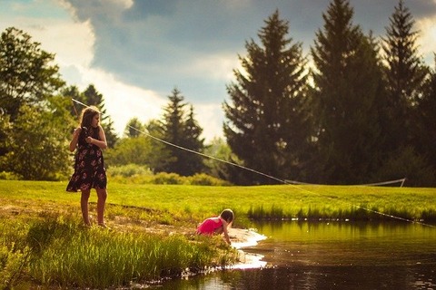 girls-918753_640