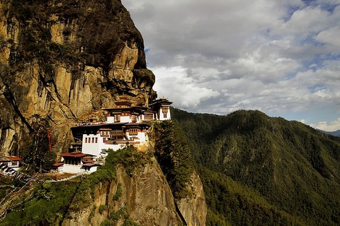 the-tigers-nest-171377_640 (1)