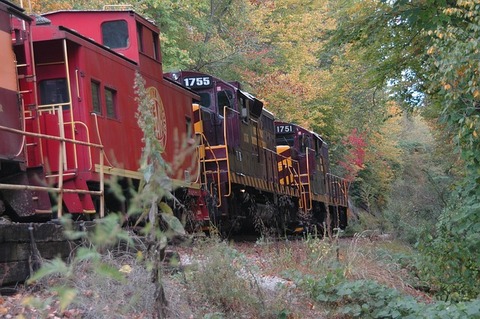 red-train-347646_640