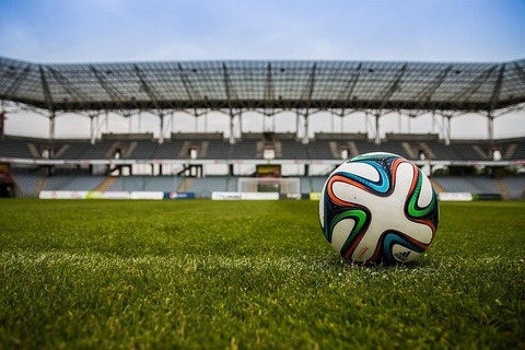 football-gfd3aee479_640