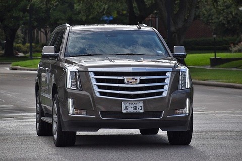 cadillac-escalade-5264975_640