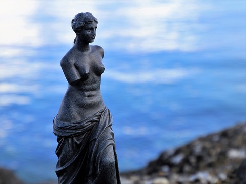 the-statue-3130103_640