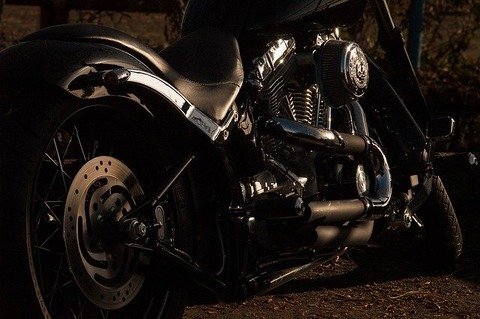 motorcycle-1148963_640