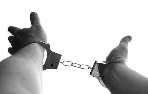 handcuffs-g695b7d575_640