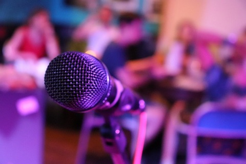 microphone-4838064_640