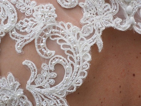 wedding-dress-1174168_640