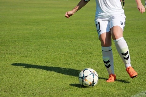 womens-football-3682353_640