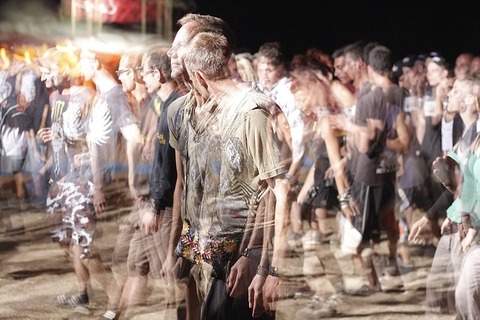 crowd-of-people-1209630_640