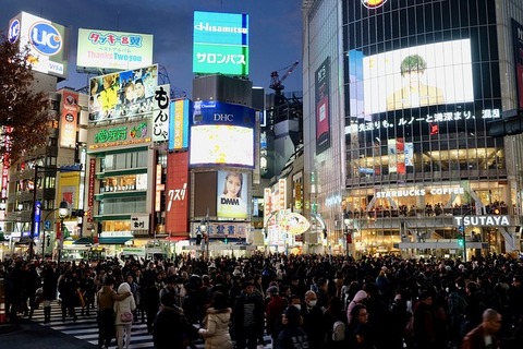 crowd-3878164_640