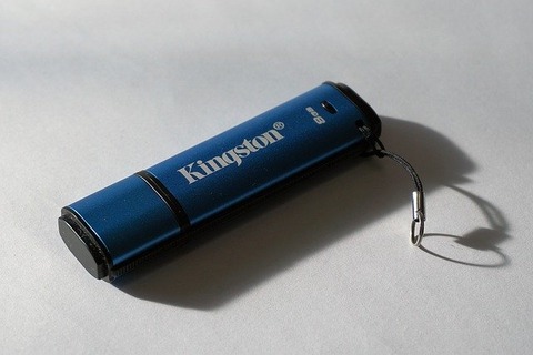 usb-stick-g4329af0c5_640
