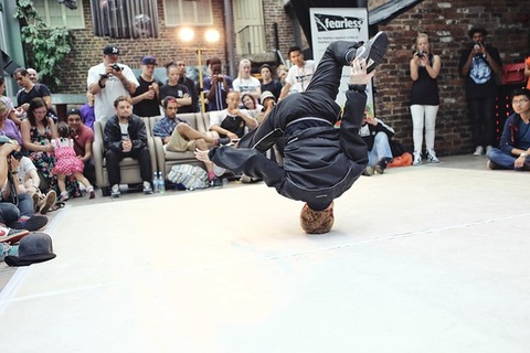 breakdancing-g733c856c2_640